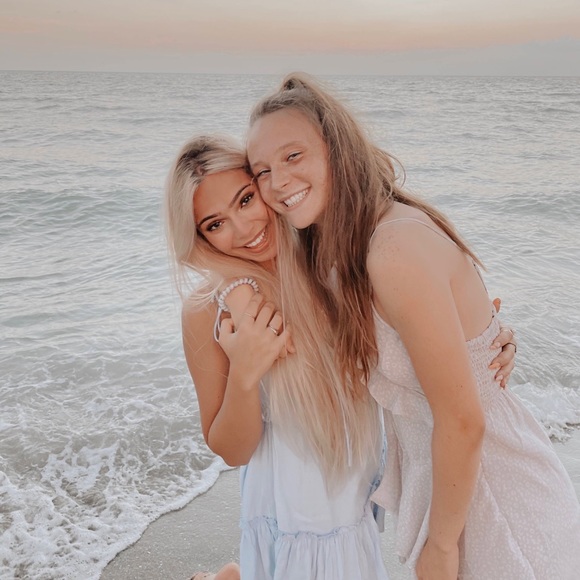 Meet your Posher, Sofia - Picture 1 of 1